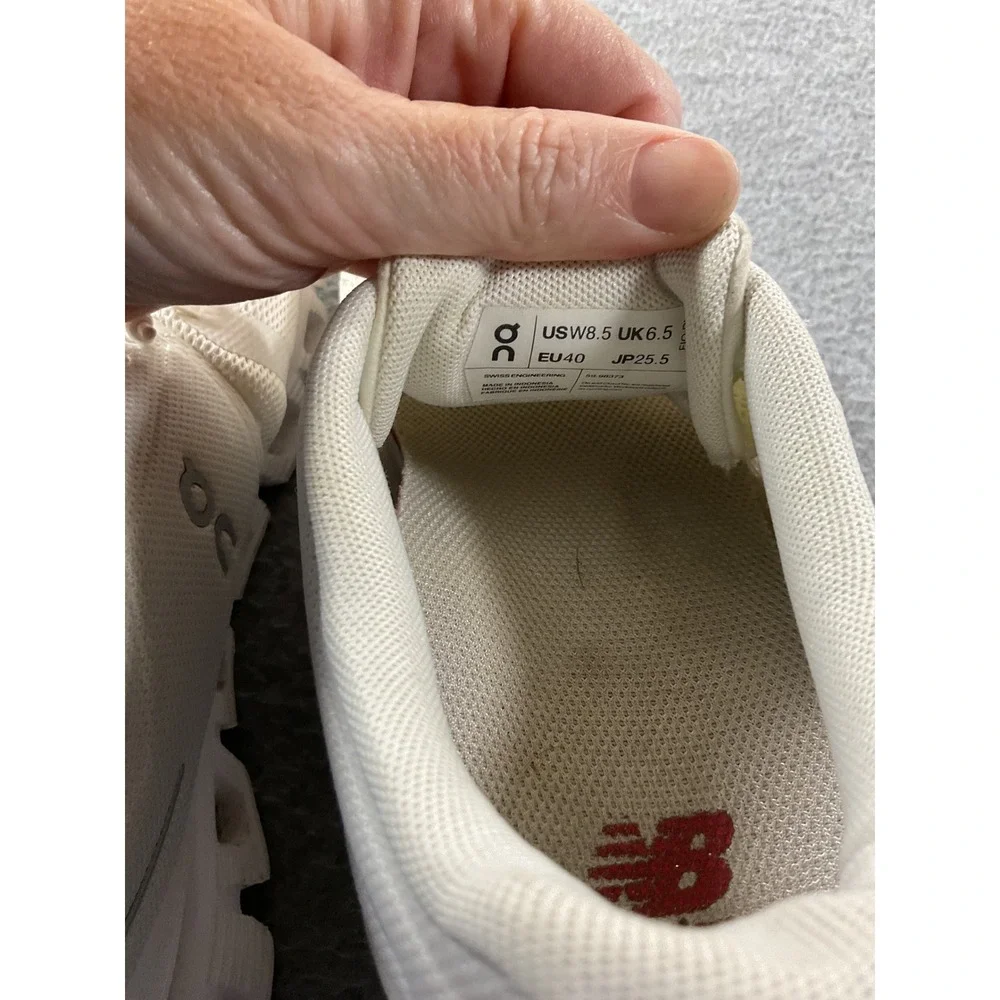 On Cloud 5 Womens Running Shoes White Size 8.5 59.98373 Low Top Sneakers